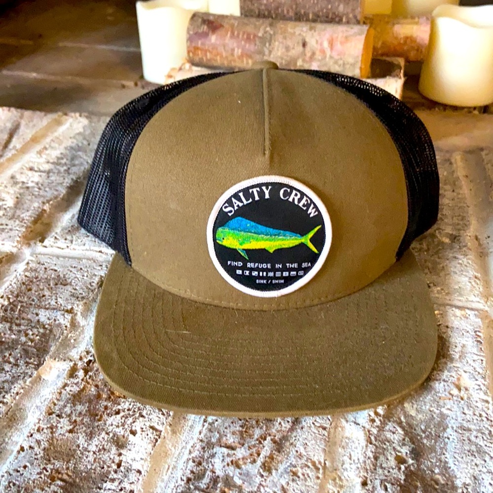 Salty crew hat, slightly used in good condition.